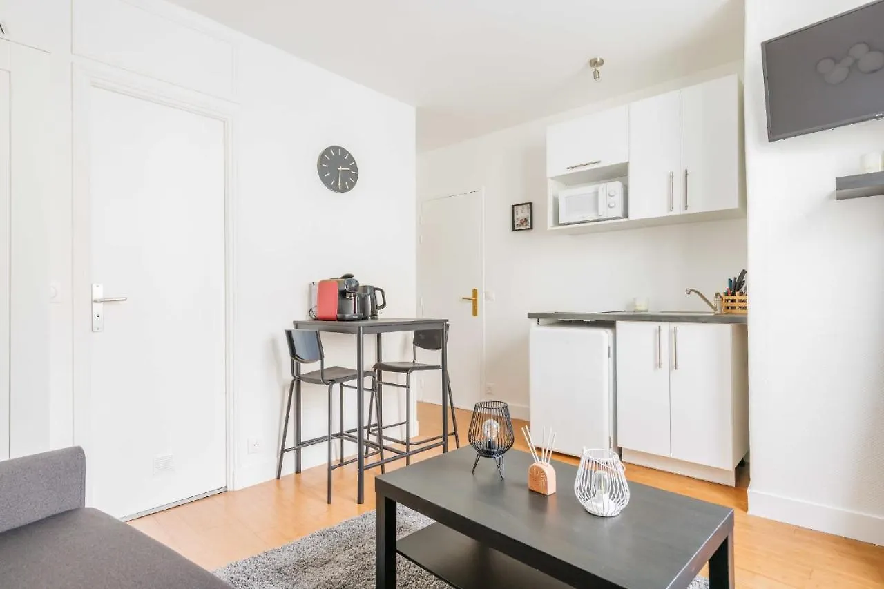 Cosy Studio In Bobo Eastern Paris Apartment